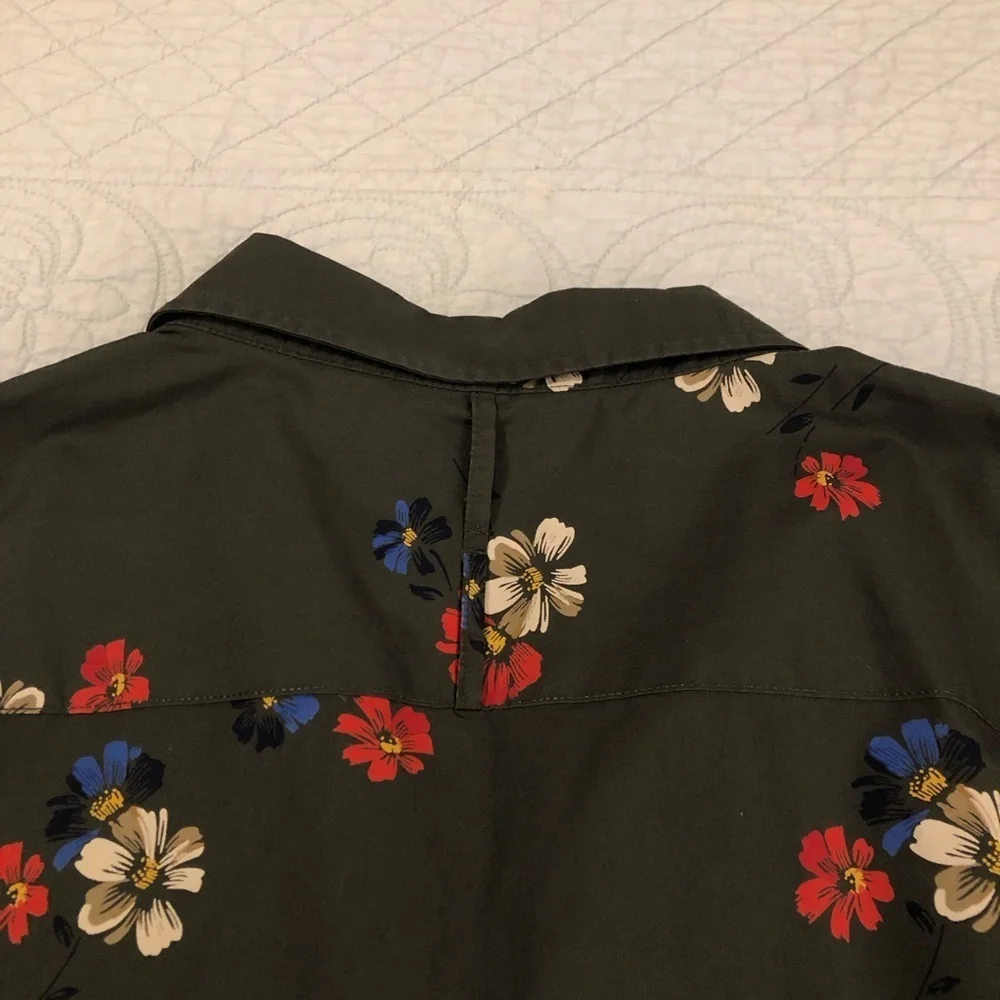 Banana Republic Untucked button down shirt. Size large tall.